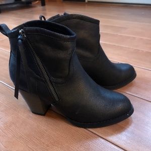 NWOT JustFab Black Booties Size 8